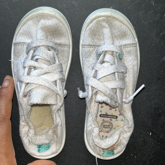 Wonder Nation Shiny Silver Kids Sneakers - Picture 3 of 4